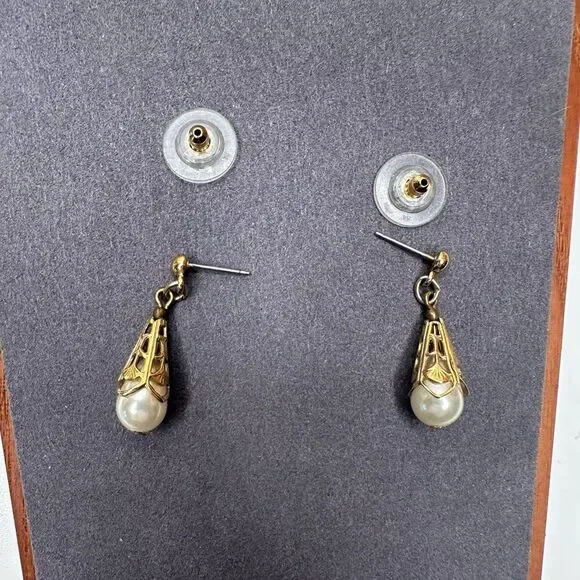 Vtg Memories 1900 Pearl Drop Earrings Gold Tone Filigree Shell Cap Made in USA - Picture 7 of 10